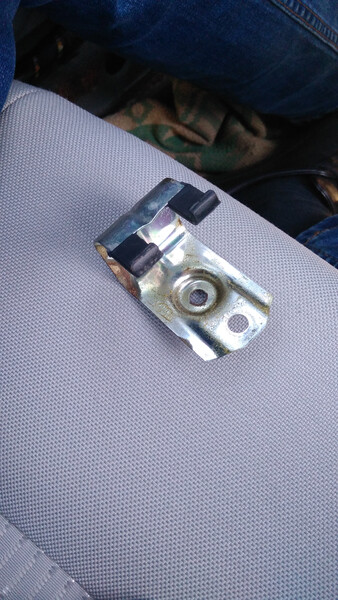 Кронштейн обшивки порога Kia Cerato 2008 г.  Львов