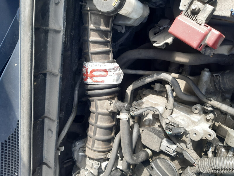 Патрубок воздуховода Nissan Juke хэтчбек 2011 г.  1.6 л бензин Ровно