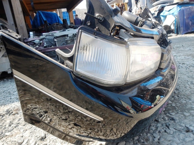 Передний правий габарит Nissan Prairie  1993 2.4 Бензин Луцьк