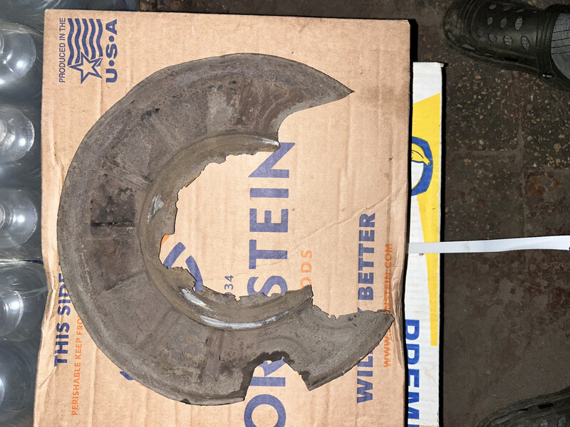 Кожух - захист тормозного диску правий Land Rover Freelander  2001 2.0 Дизель 