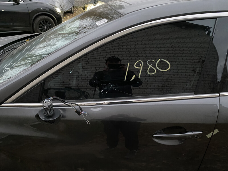 Молдинг левой передней двери Mazda 6 2020 г.  2.5 л бензин Киев