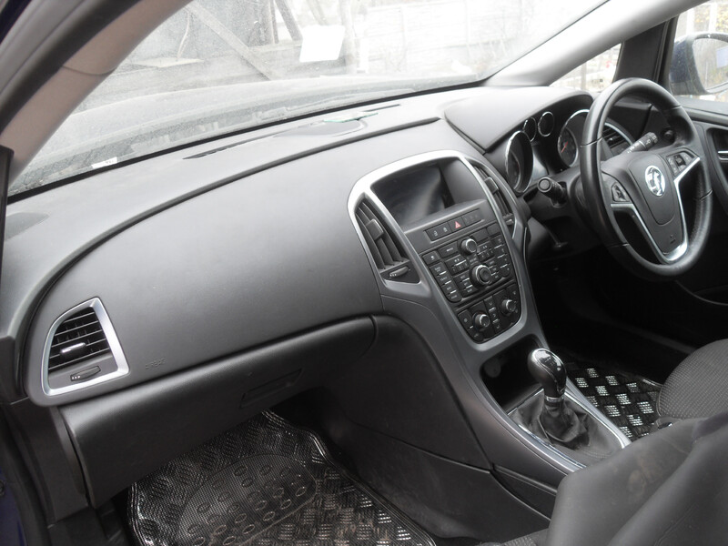 Торпеда в сборе без спидометра Opel Astra  2013 хэтчбек 1.7 Дизель 