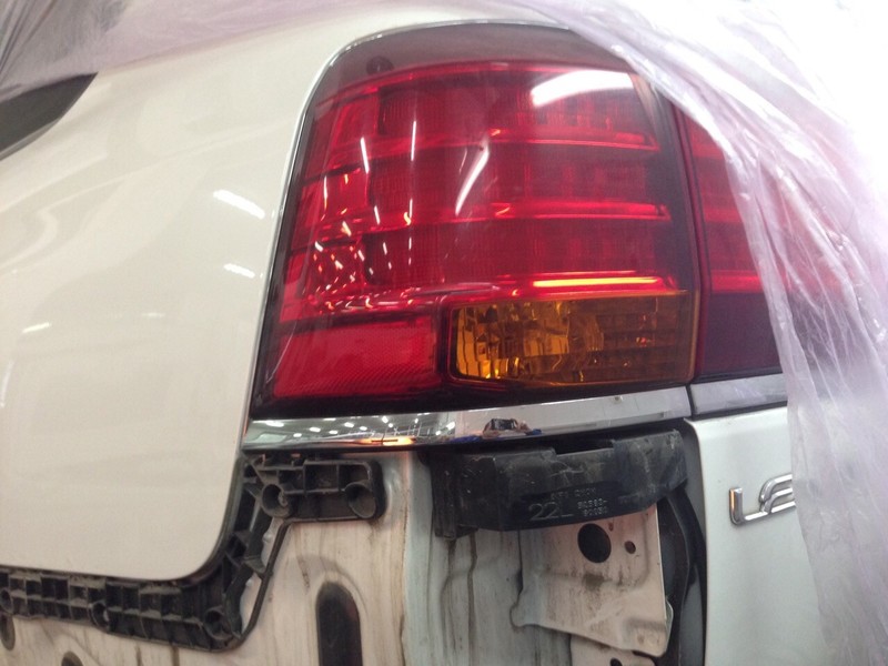 Ліхтар задній правий Lexus LX  2009 5.7 Бензин 