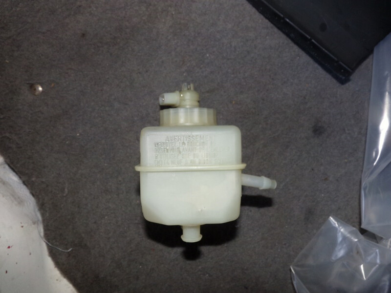 Бачок тормозной жидкости Volkswagen Passat B3  1991 1.8 Бензин Харьков