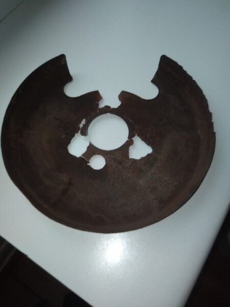 Захист гальмівного диска правий задній Nissan Primera Р10 1994 1.6 Бензин Чернигов