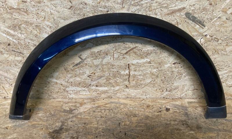 Накладка крыла левая передняя Land Rover Discovery  2014 3.0 Дизель Бердичев