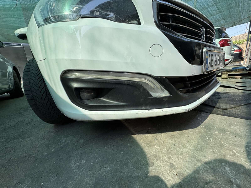 Поворотник правый в бампере Peugeot 508  2014 1.6 Дизель Измаил
