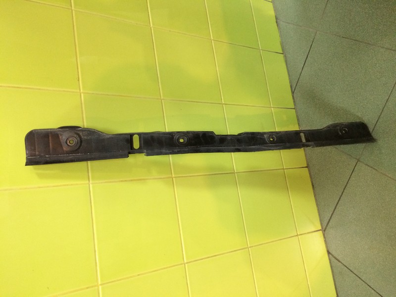 Кронштейн бампера 1K6 807 863   Volkswagen Golf