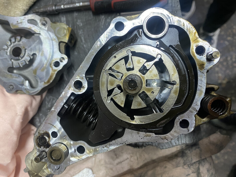 Масляный насос BMW 7 Series  2014 3.0 Бензин Луцк