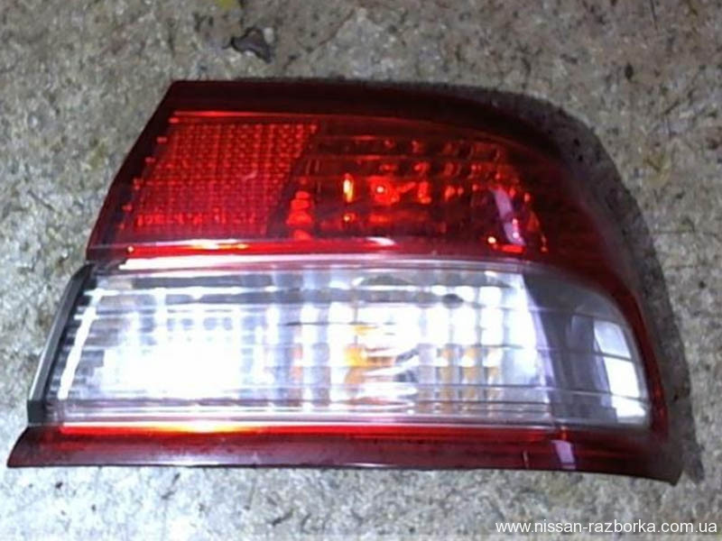 Ліхтар задній правий Nissan Maxima A32  1997 2.0 Бензин 