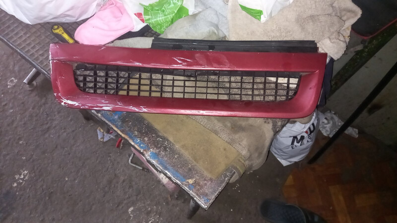 Решетка радиатора 90355023   Opel Vectra