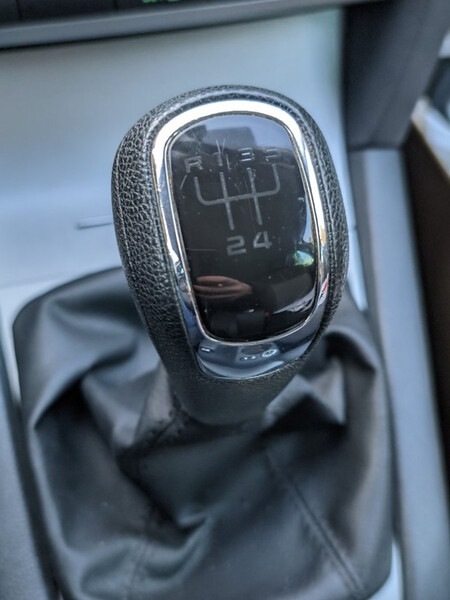 Накладка на ручку кпп Skoda Octavia A5  2012 универсал 1.6 Бензин Житомир