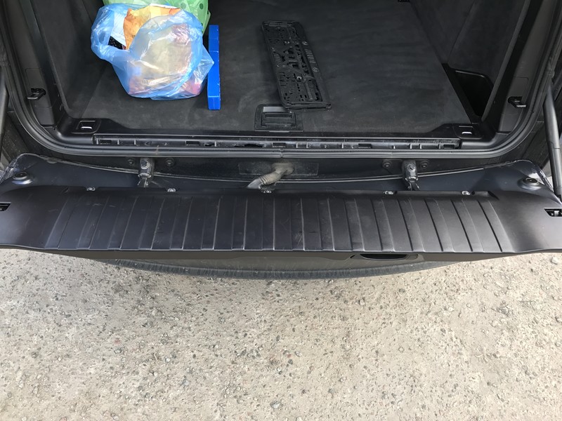 Пластик на крышке багажника BMW X5 E70  2007 3.0 Дизель Хмельницкий