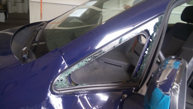 Стекло глухое переднее левая сторона Opel Zafira C  2012 универсал 1.7 Дизель Черкассы