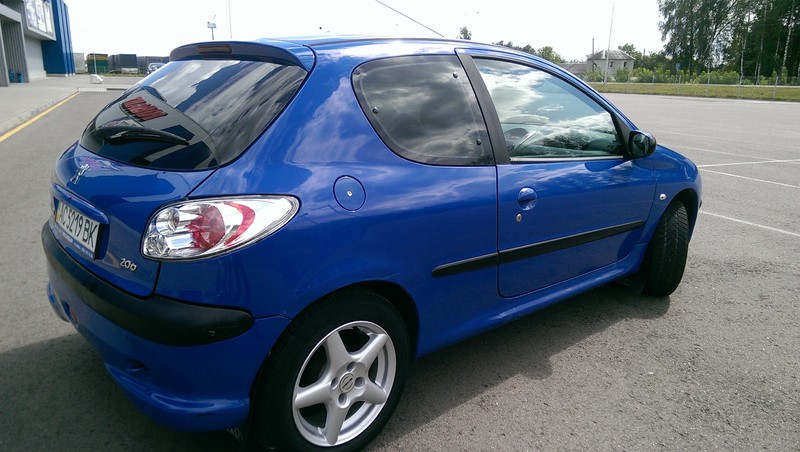 Скло праве бокове  задн Peugeot 206 ХАЧБЕК 2005 1.1 Бензин 