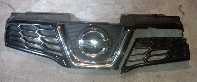 Решітка радіатора Nissan Qashqai J10  2011 1.6 Дизель 