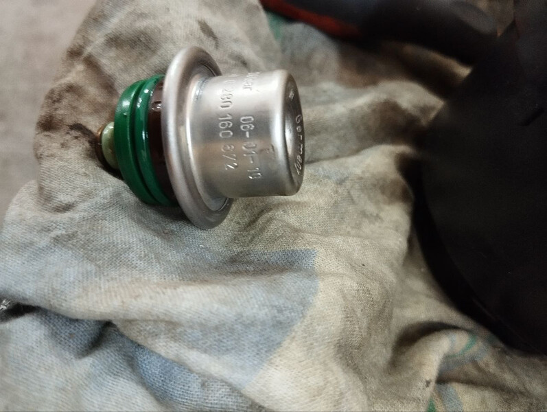 Регулятор тиску палива 0280 160 672   Toyota Avensis, Toyota Corolla