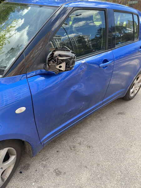 Дверь передняя левая и зеркало Suzuki Swift  2008 хетчбек 1.5 Бензин 