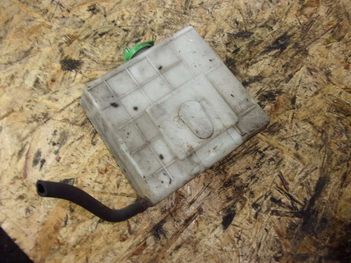 Бачок радиатора Suzuki Splash хэтчбек 2008 г.  1.0 л бензин Бердичев