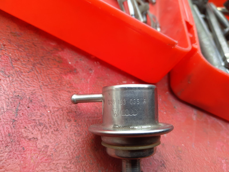 Регулятор давления топливной рампы Volkswagen Golf 4  1998 хэтчбек 1.4 Бензин Фастов