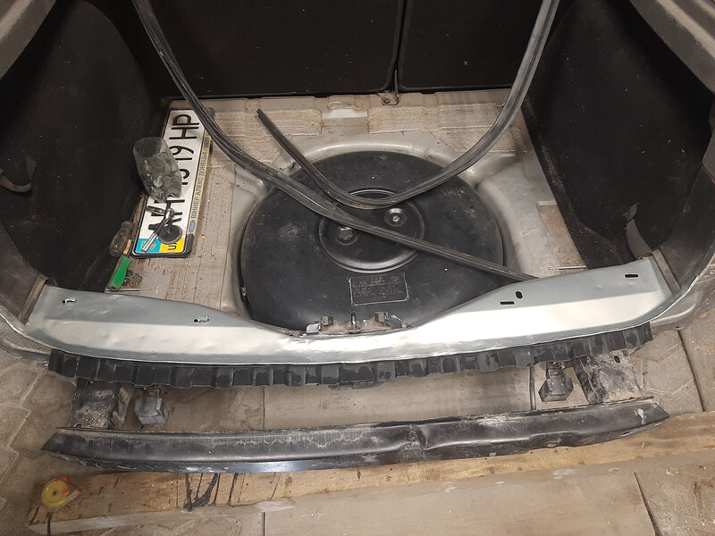 Накладка задней панели багажника Ford Focus 2  2008 хэтчбек 1.5 Бензин Мариуполь