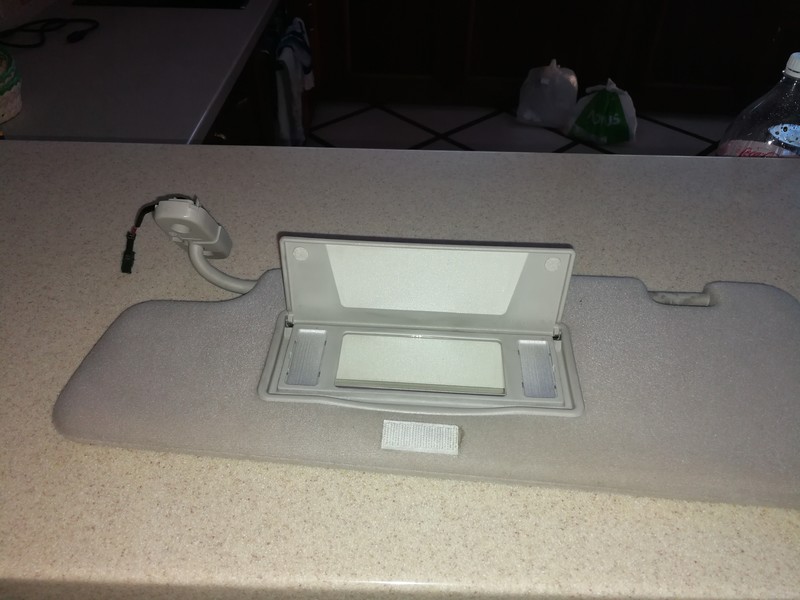 Козирок водійський Land Rover Discovery 3  2005 4.4 Бензин 