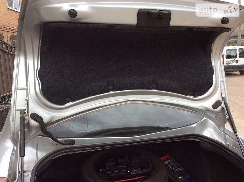 Ковролин крышки багажника Renault Megane  2008 1.6 Бензин Киев