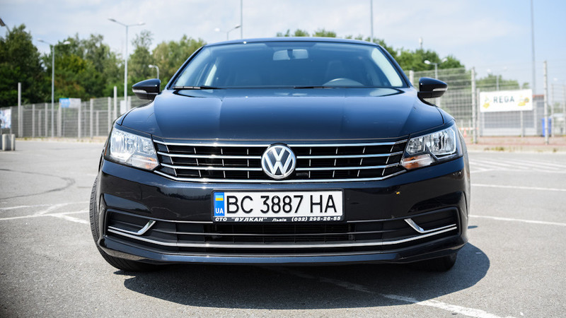 Підсилювач бампера 561807109B   Volkswagen Passat