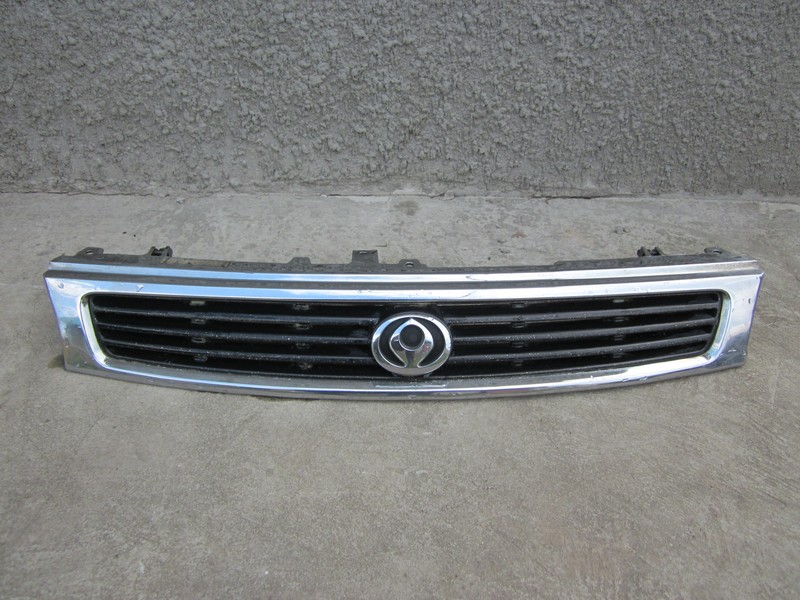 Решетка радиатора Mazda 626 хэтчбек 1995 г.  2.0 л дизель Луцк