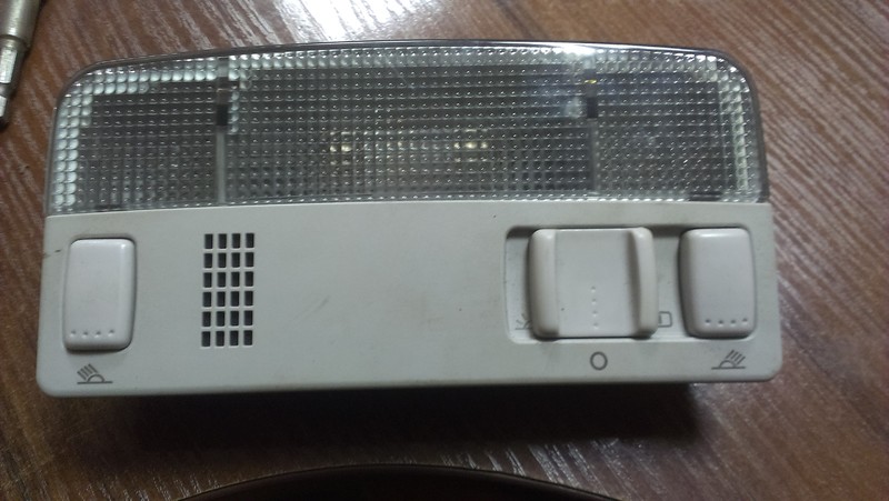 Плафон освещения салона передний 3B0947105C   Skoda Fabia, Skoda Octavia, Volkswagen Caddy, Volkswagen Cross Touran, Volkswagen Passat