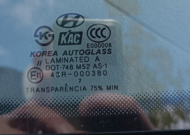 Лобове скло з підігрівом Hyundai Tucson 2007 г.  2.0 л бензин Ровно