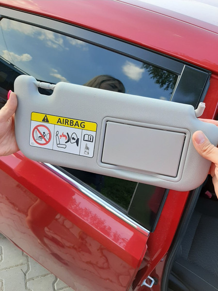 Козирок пасажирський Toyota Auris  2014 хетчбек 1.6 Бензин 