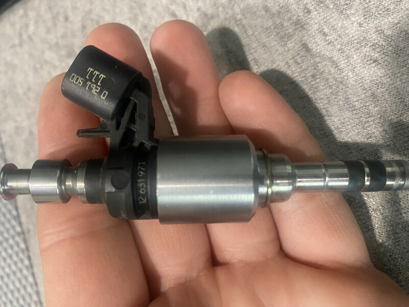 Бензиновая форсунка Opel Insignia A  2013 2.0 Бензин Ровно