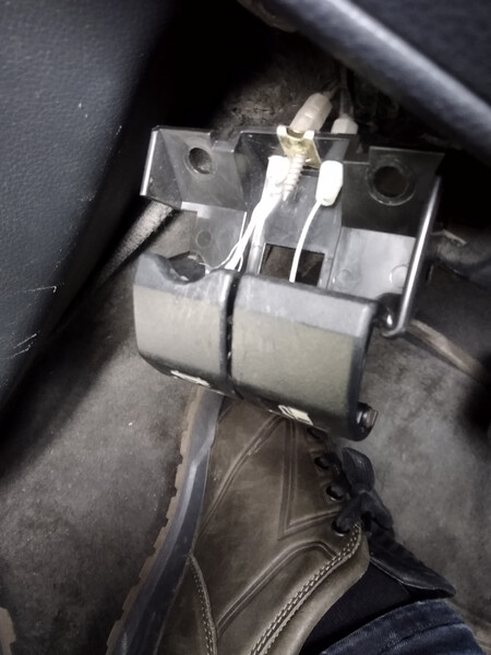 Ручка открывания капота/ лючка бензобака Nissan Tiida C11  2007 1.6 Бензин 