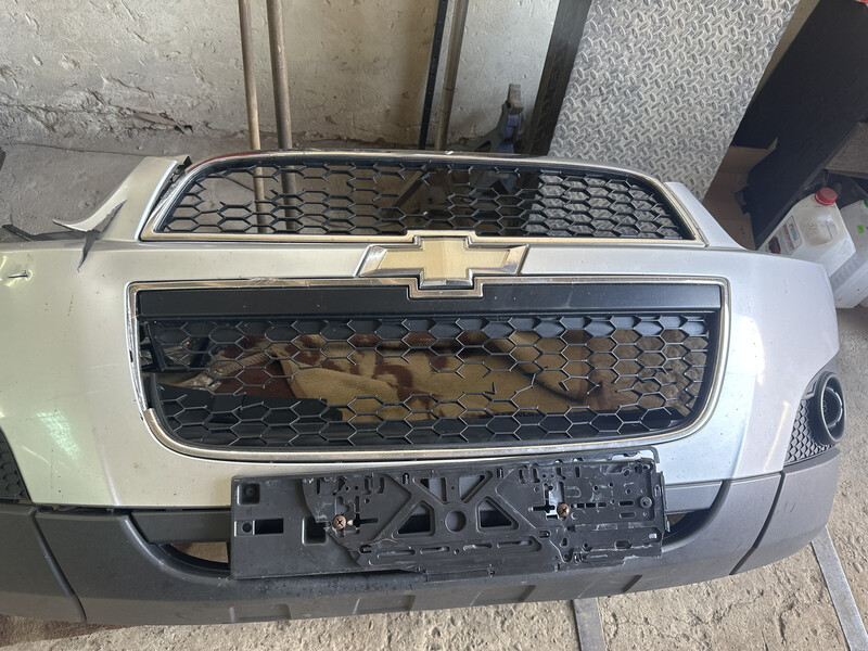 Решітка радіатора Chevrolet Captiva  2011 універсал 2.2 Бензин 