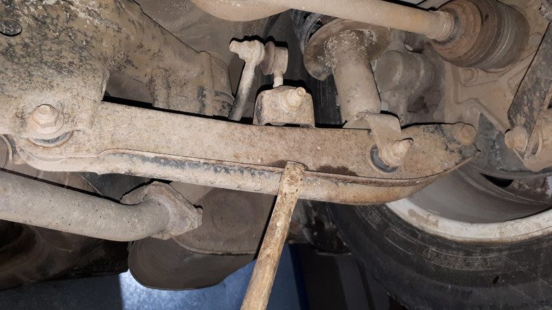 Рычаг задний поперечный правы и левый Subaru Tribeca  2008 3.6 Бензин 