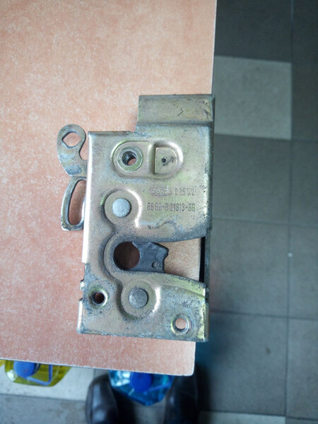 Замок двери В21819BB   Ford Fiesta