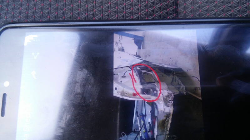 Кріплення бампера праве зад Renault Clio универсал 2011 г.  1.6 л бензин Львов