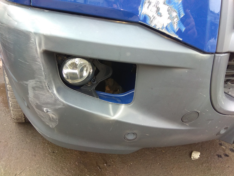 Частина бампера під ліву противотуманку Volkswagen Crafter  2012 2.1 Дизель Ровно