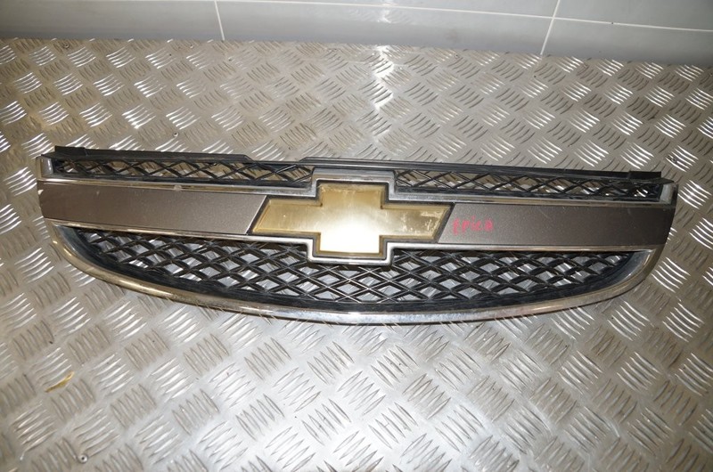 Решітка радіатора Chevrolet Epica  2008 2.0 Бензин Дніпро