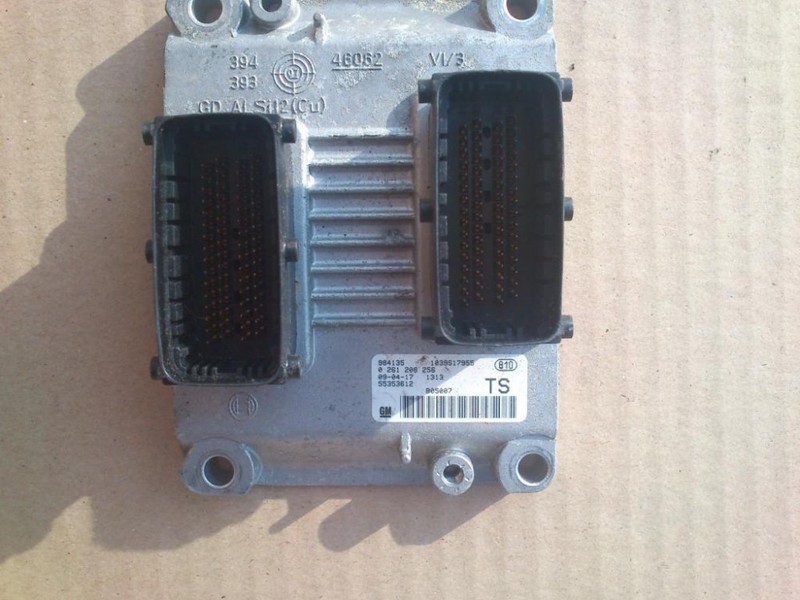 Электронный блок управления двигателем 0261208256 TS   Opel Combo