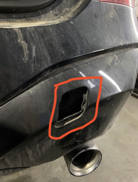 Заглушка буксировочного крюка в задній бампер BMW X1  2020 2.0 Бензин 