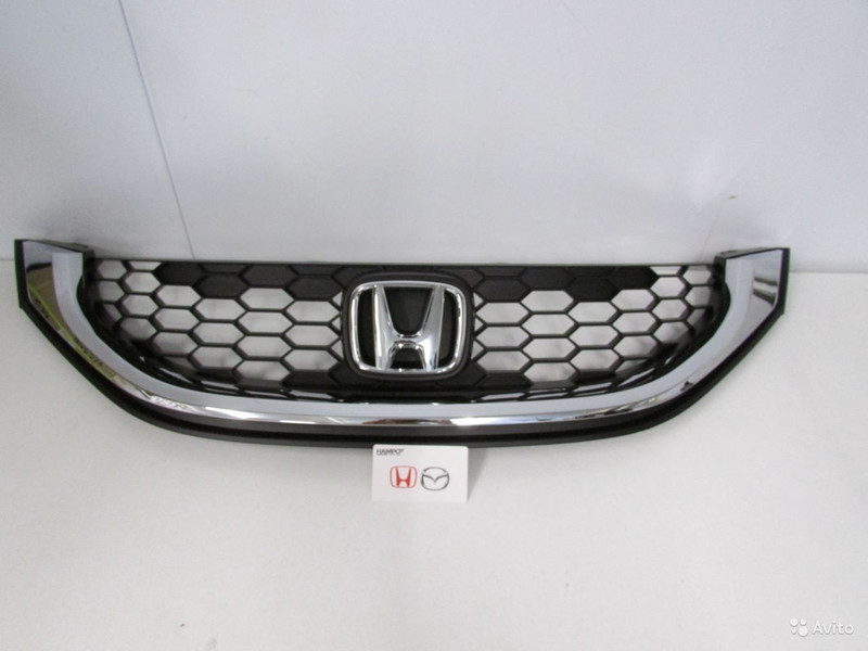 Решетка радиатора Honda Civic  2015 хэтчбек 1.8 Бензин Сарны