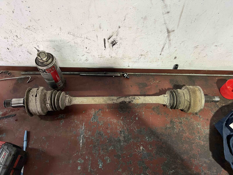 Задняя полуось Mercedes C-Class 2006 г.  1.8 л бензин