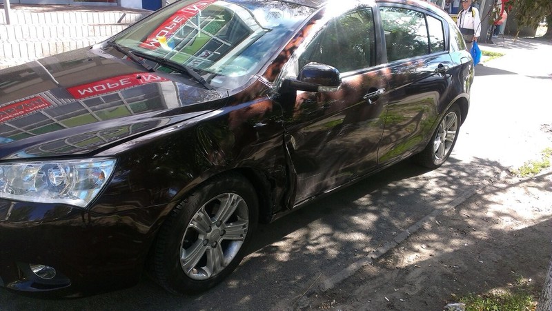 Двері передні Geely Emgrand 7 (EC7) RV 2012 хетчбек 1.6 Бензин 