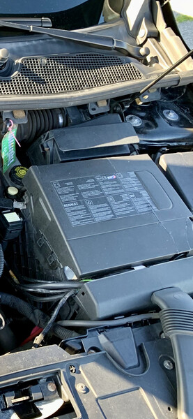 Кришка акб Renault Megane 3  2012 универсал 1.5 Дизель Винница